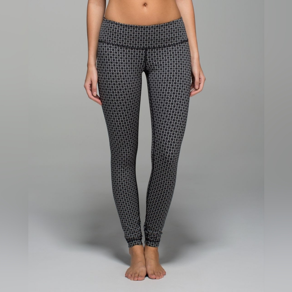 # 72 Lululemon Wunder Under Pant *Full-On LuonTri Geo Silver Spoon Black